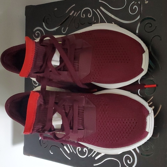 Excellent condition adidas, only wore once, maroon color - Picture 1 of 9